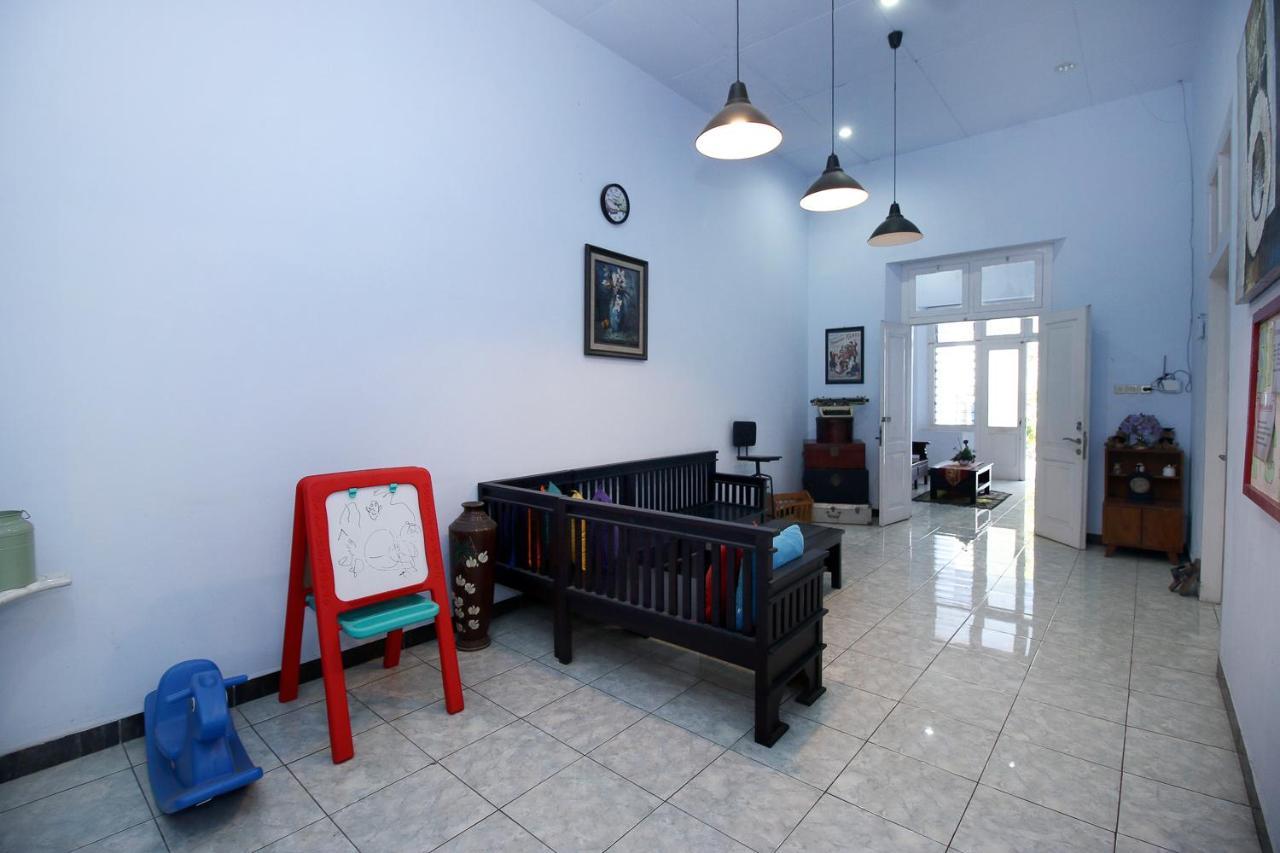 Hotel Reddoorz Near Stasiun Lawang Esterno foto