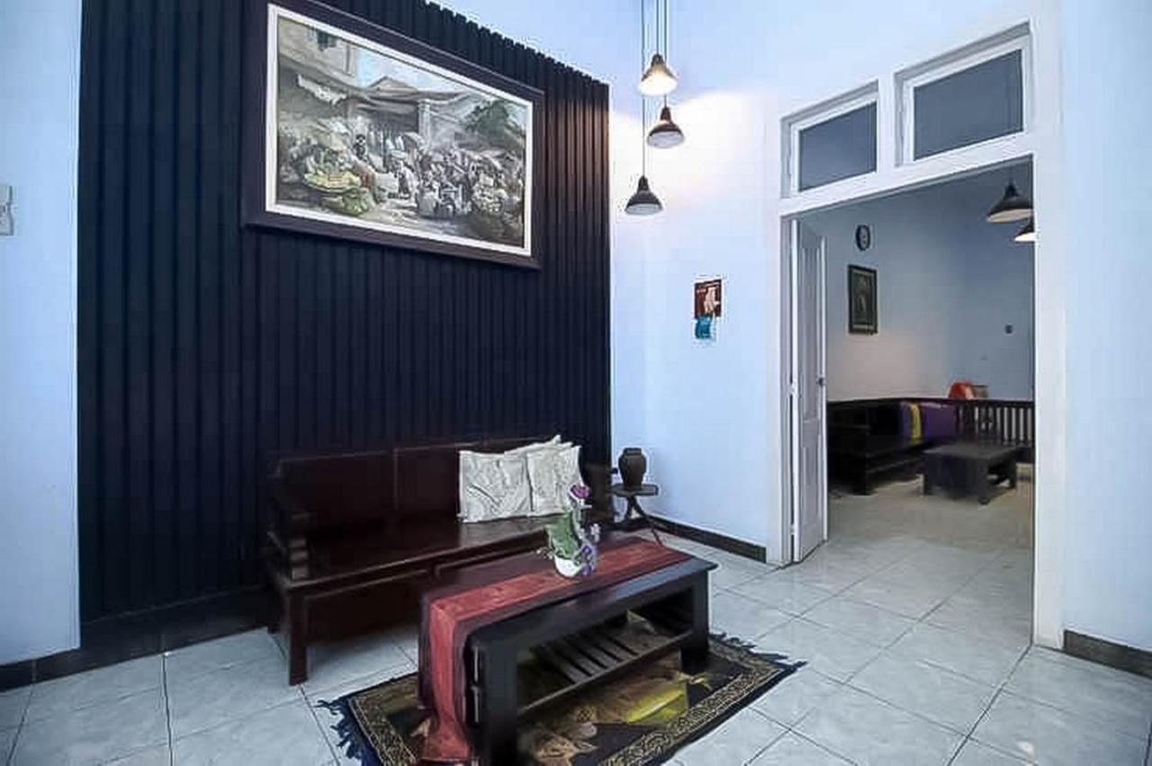 Hotel Reddoorz Near Stasiun Lawang Esterno foto