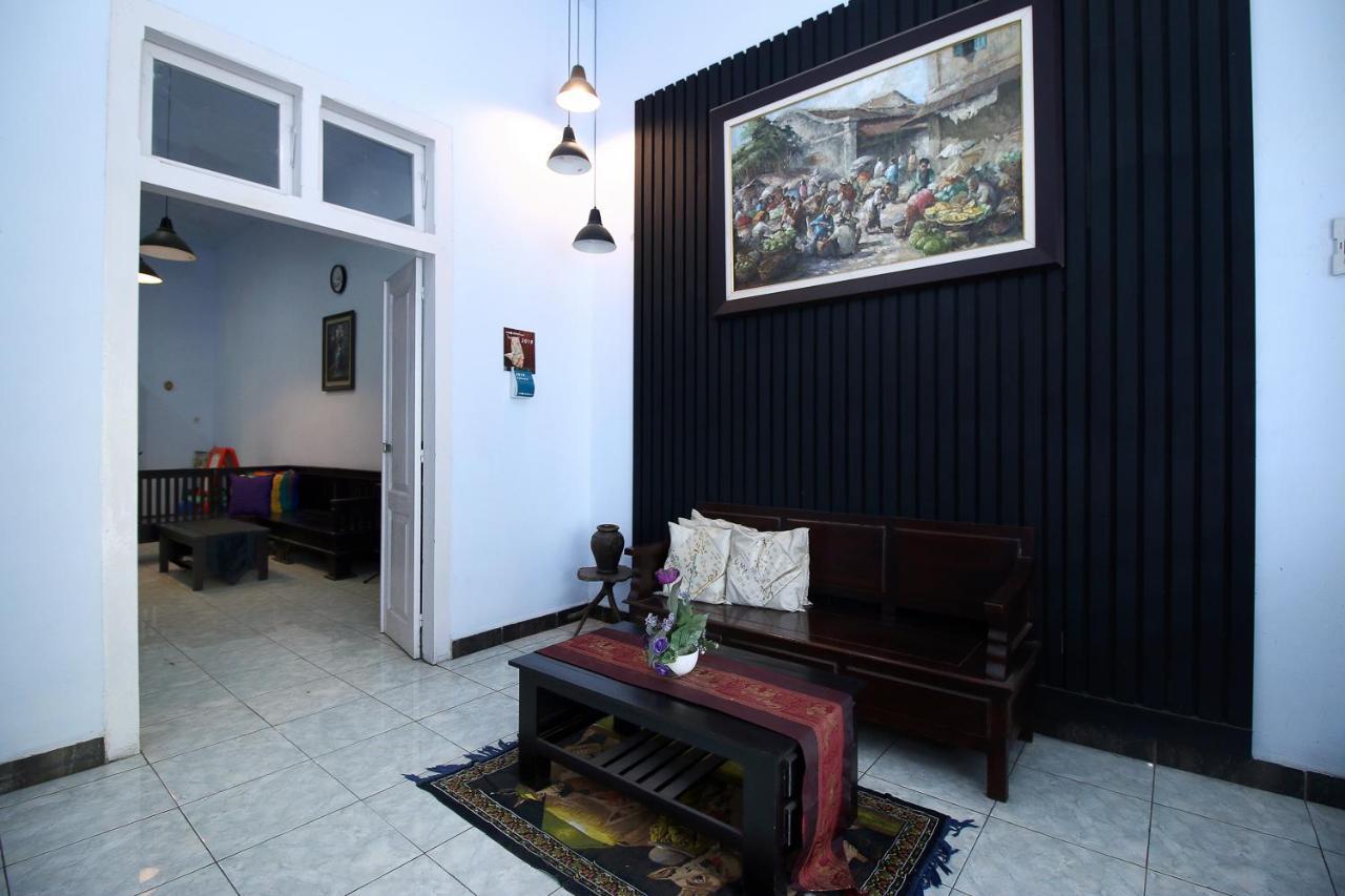 Hotel Reddoorz Near Stasiun Lawang Esterno foto